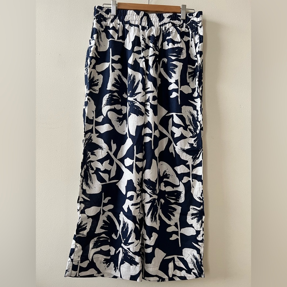 NWT.  Calypso St Barth Women’s Navy and White Floral Wide-Leg Pants